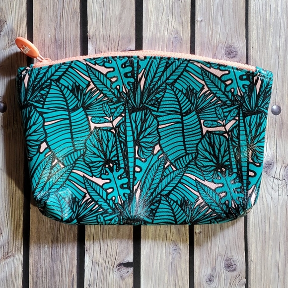ipsy Handbags - 💥4 for$12💥Ipsy Fern Leaves Cosmetic Bag
